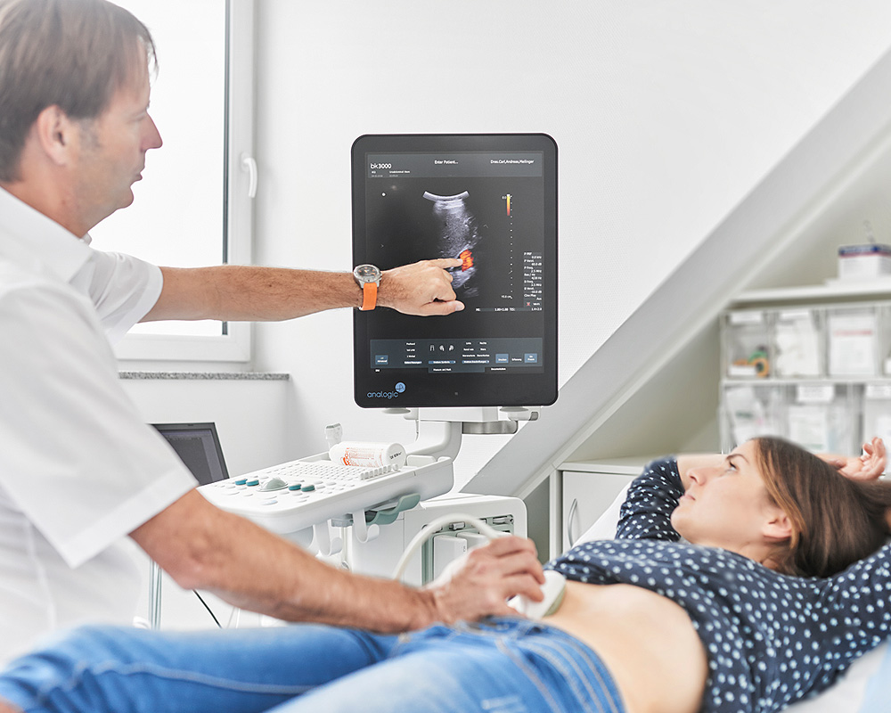 Untersuchung mit Ultraschall in der Praxis Urologie Emmendingen.